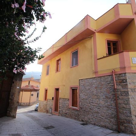 La Casa Rosada Arbus Villa Ruang foto